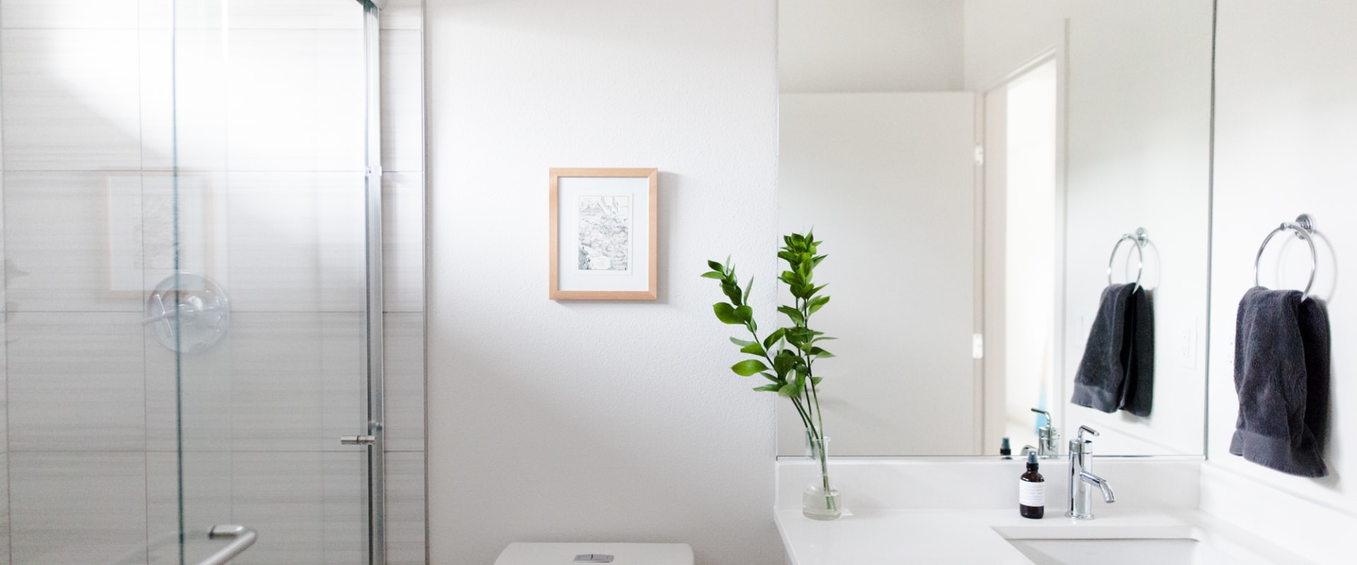 Making the Right Choice Sliding vs. Hinged Doors for Your Shower Enclosure