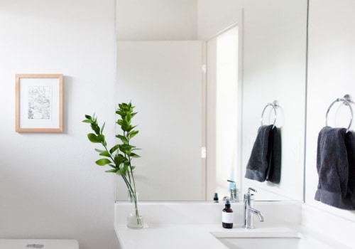 Making the Right Choice: Sliding vs. Hinged Doors for Your Shower Enclosure